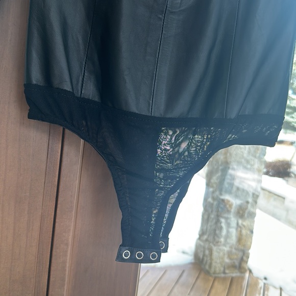 Real Leather bodysuit with front zipper and zipper both sleeves - Picture 3 of 4